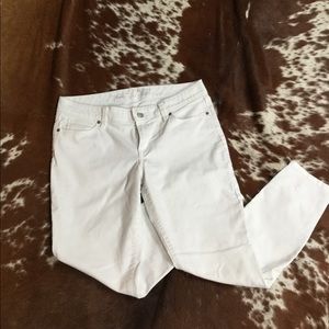 White skinny jeans